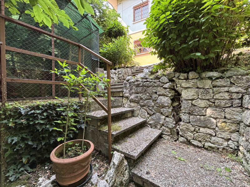 Se sogni una casa spaziosa, circondata dalla natura e con un potenziale enorme, questa villa fa a...