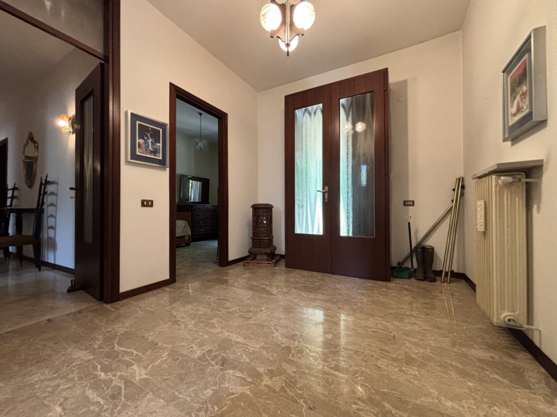 Se sogni una casa spaziosa, circondata dalla natura e con un potenziale enorme, questa villa fa a...