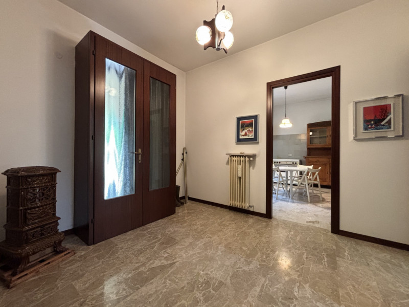 Se sogni una casa spaziosa, circondata dalla natura e con un potenziale enorme, questa villa fa a...