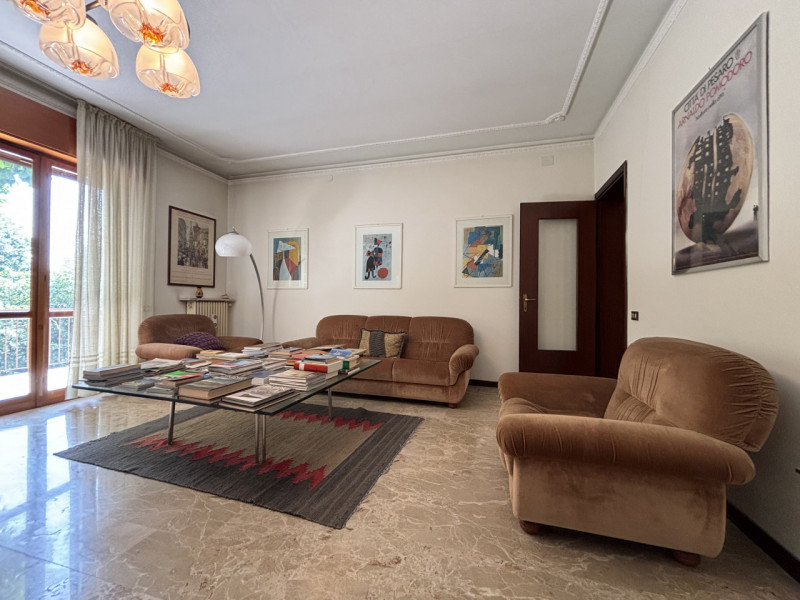 Se sogni una casa spaziosa, circondata dalla natura e con un potenziale enorme, questa villa fa a...