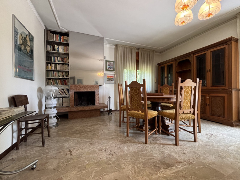 Se sogni una casa spaziosa, circondata dalla natura e con un potenziale enorme, questa villa fa a...