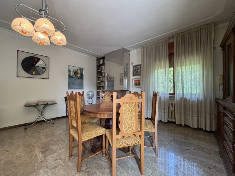 Se sogni una casa spaziosa, circondata dalla natura e con un potenziale enorme, questa villa fa a...