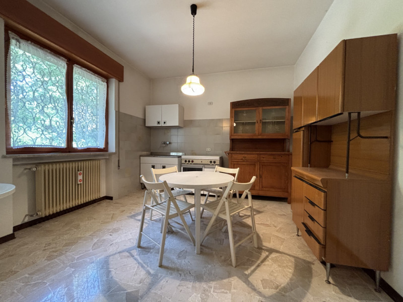 Se sogni una casa spaziosa, circondata dalla natura e con un potenziale enorme, questa villa fa a...