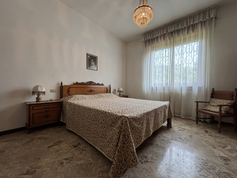 Se sogni una casa spaziosa, circondata dalla natura e con un potenziale enorme, questa villa fa a...