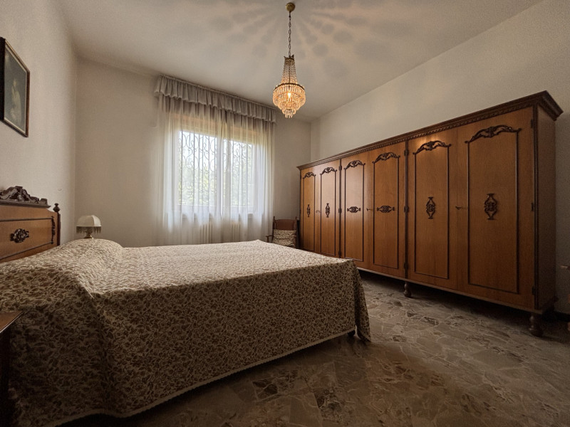 Se sogni una casa spaziosa, circondata dalla natura e con un potenziale enorme, questa villa fa a...