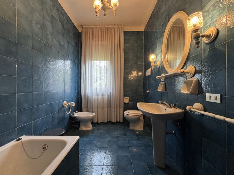 Se sogni una casa spaziosa, circondata dalla natura e con un potenziale enorme, questa villa fa a...