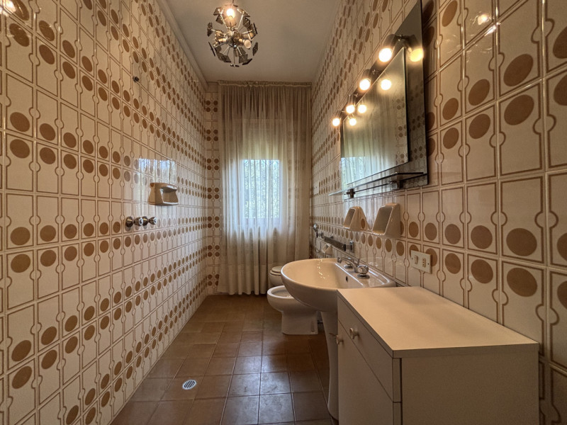 Se sogni una casa spaziosa, circondata dalla natura e con un potenziale enorme, questa villa fa a...