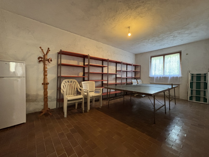 Se sogni una casa spaziosa, circondata dalla natura e con un potenziale enorme, questa villa fa a...