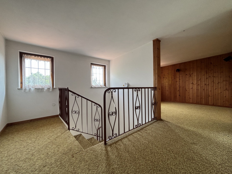 Se sogni una casa spaziosa, circondata dalla natura e con un potenziale enorme, questa villa fa a...