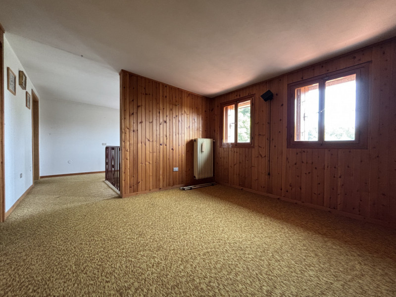 Se sogni una casa spaziosa, circondata dalla natura e con un potenziale enorme, questa villa fa a...