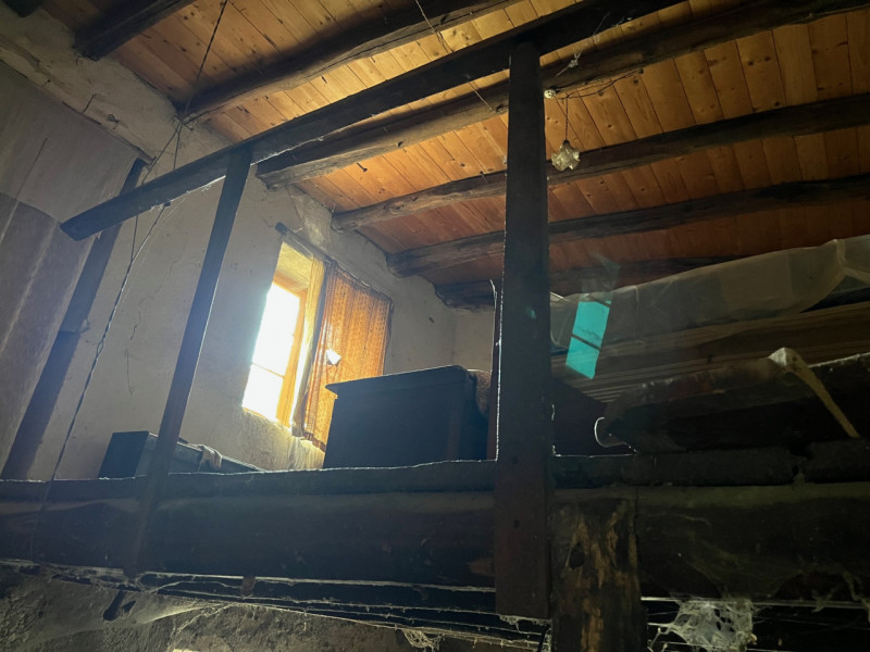 In zona collinare, località Gobbi Alti, in contesto di contrada, proponiamo soluzione di casa aff...