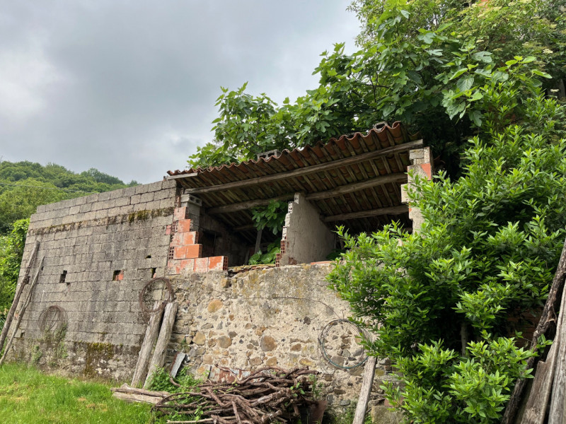 In zona collinare, località Gobbi Alti, in contesto di contrada, proponiamo soluzione di casa aff...