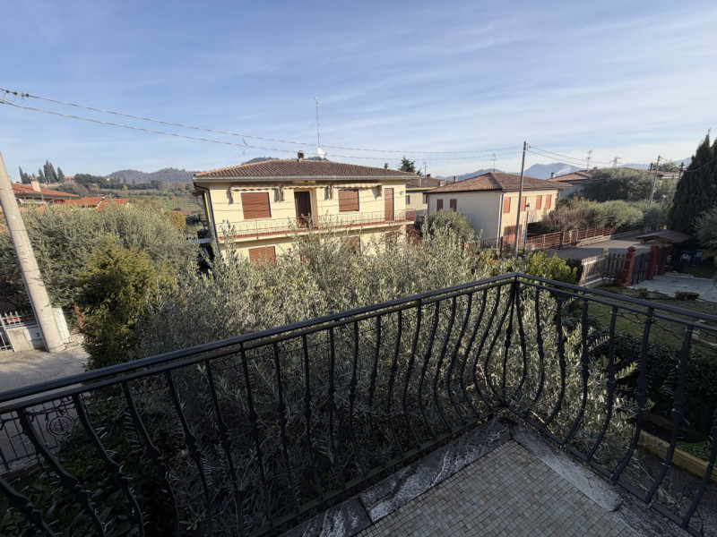 In un tranquillo quartiere residenziale, a pochi passi dal centro di Galzignano Terme, proponiamo...