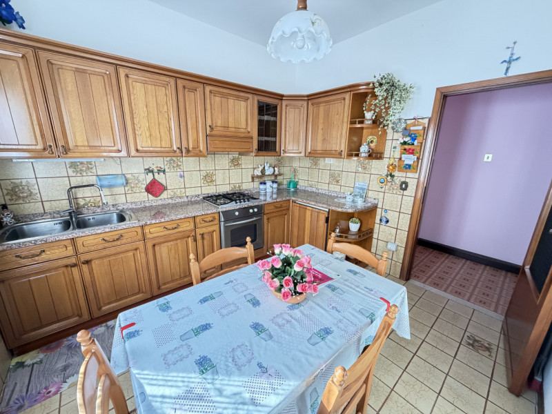 In un tranquillo quartiere residenziale, a pochi passi dal centro di Galzignano Terme, proponiamo...