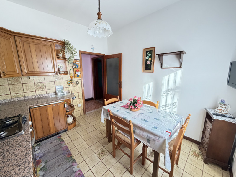 In un tranquillo quartiere residenziale, a pochi passi dal centro di Galzignano Terme, proponiamo...