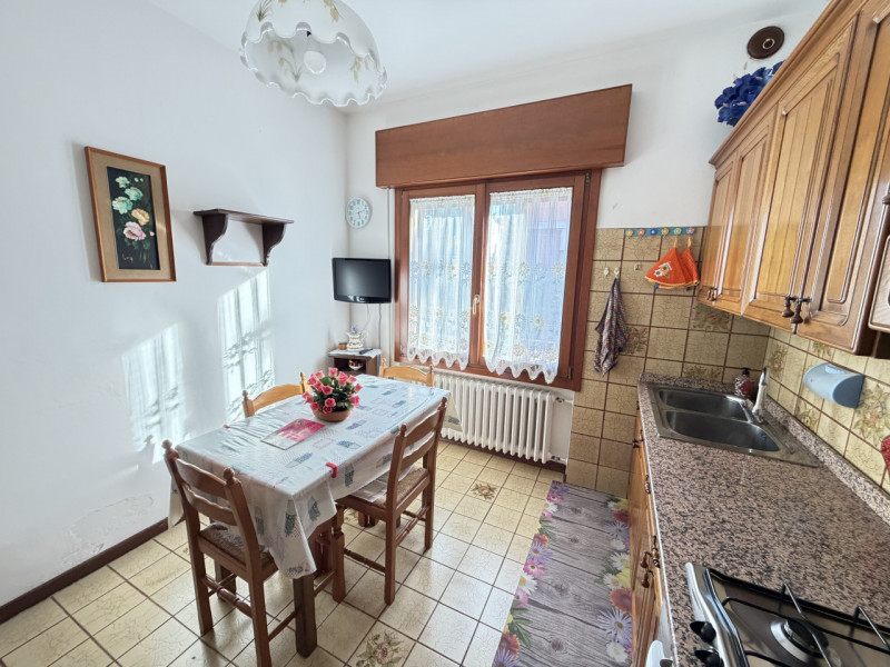 In un tranquillo quartiere residenziale, a pochi passi dal centro di Galzignano Terme, proponiamo...