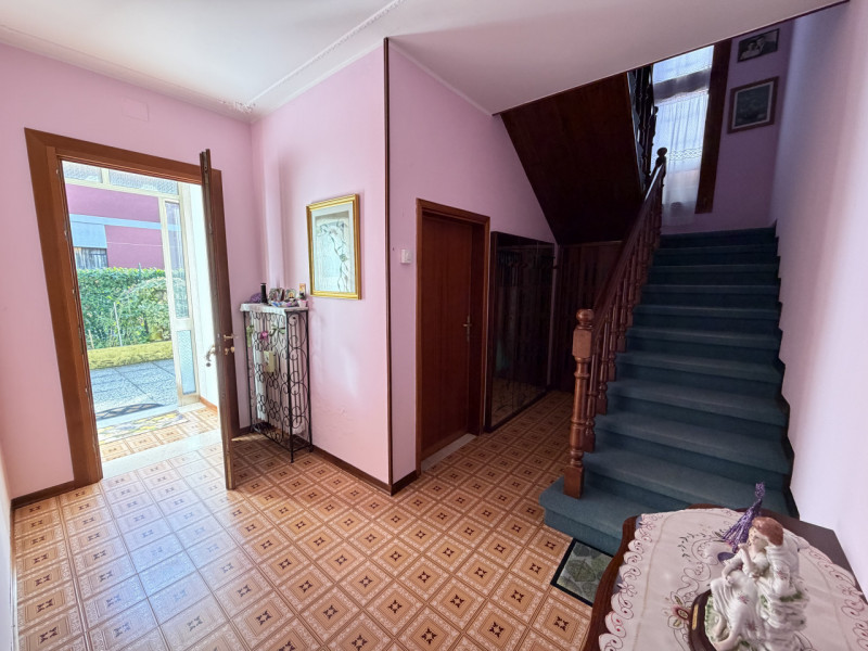 In un tranquillo quartiere residenziale, a pochi passi dal centro di Galzignano Terme, proponiamo...