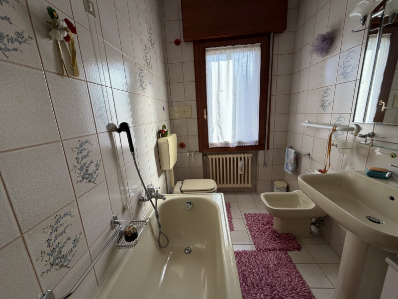 In un tranquillo quartiere residenziale, a pochi passi dal centro di Galzignano Terme, proponiamo...