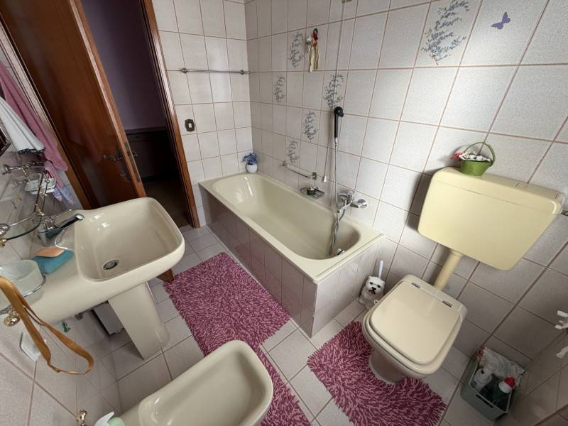 In un tranquillo quartiere residenziale, a pochi passi dal centro di Galzignano Terme, proponiamo...