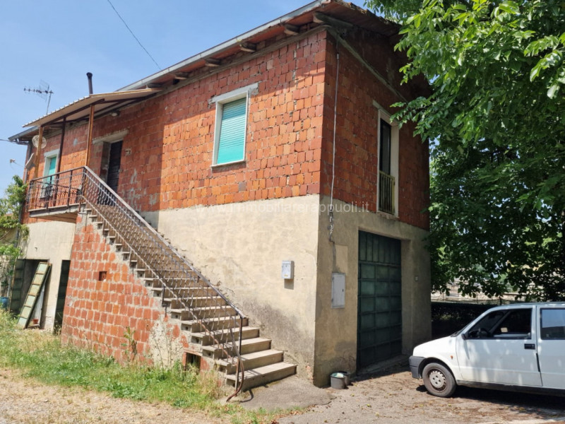 Case, Appartamenti, Ville, Attici, Loft in Vendita a Lucignano