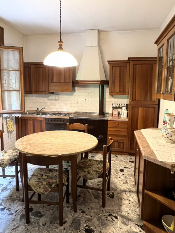 Pernumia (PD):

Nel cuore della campagna veneta, a soli 5 minuti di auto dal vivace centro di Bat...