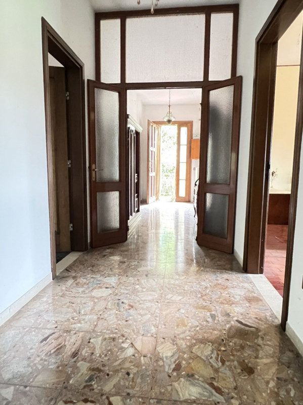 Pernumia (PD):

Nel cuore della campagna veneta, a soli 5 minuti di auto dal vivace centro di Bat...