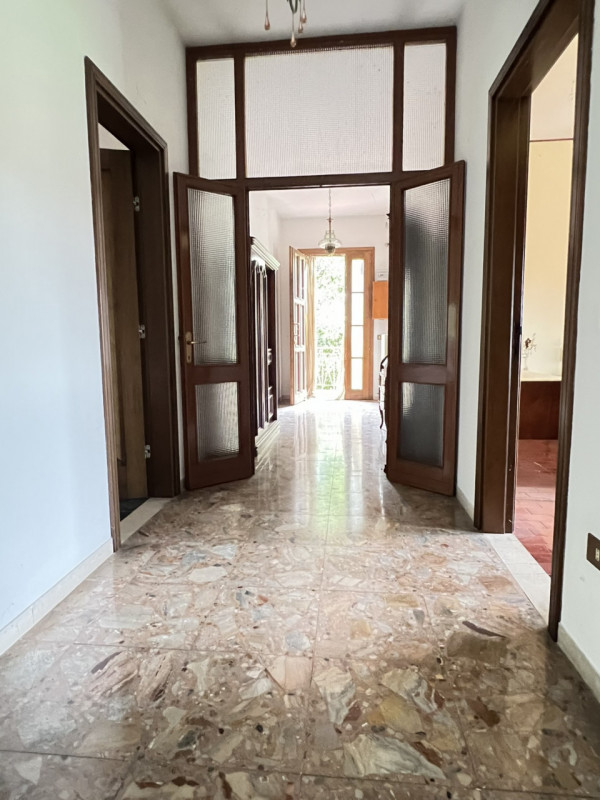 Pernumia (PD):

Nel cuore della campagna veneta, a soli 5 minuti di auto dal vivace centro di Bat...