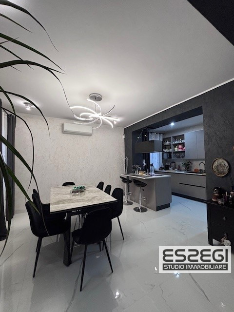 Fossò proponiamo in vendita casa singola terratetto elegante e moderna, situata nel centro del pa...