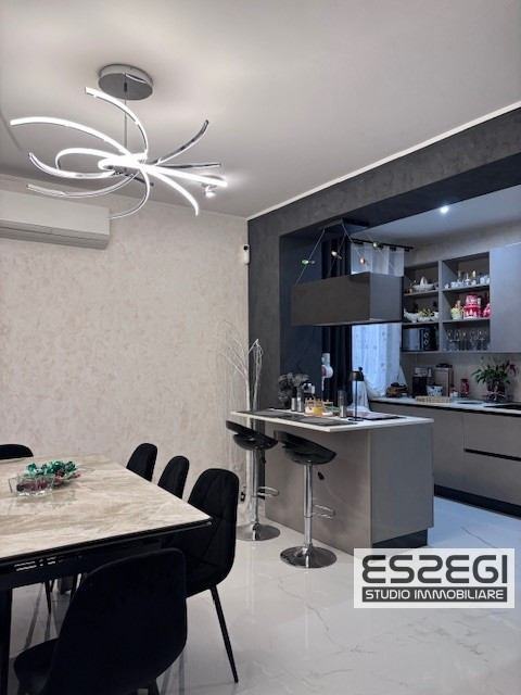 Fossò proponiamo in vendita casa singola terratetto elegante e moderna, situata nel centro del pa...