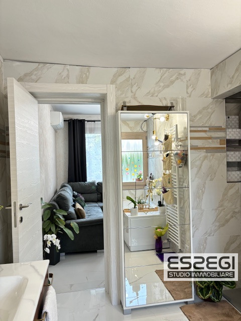 Fossò proponiamo in vendita casa singola terratetto elegante e moderna, situata nel centro del pa...