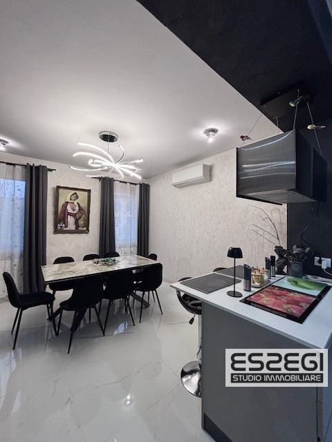 Fossò proponiamo in vendita casa singola terratetto elegante e moderna, situata nel centro del pa...