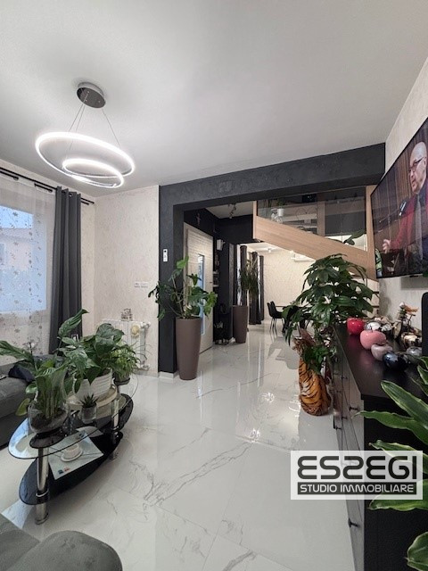 Fossò proponiamo in vendita casa singola terratetto elegante e moderna, situata nel centro del pa...