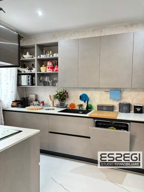 Fossò proponiamo in vendita casa singola terratetto elegante e moderna, situata nel centro del pa...