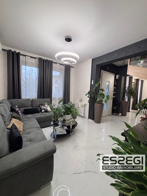 Fossò proponiamo in vendita casa singola terratetto elegante e moderna, situata nel centro del pa...