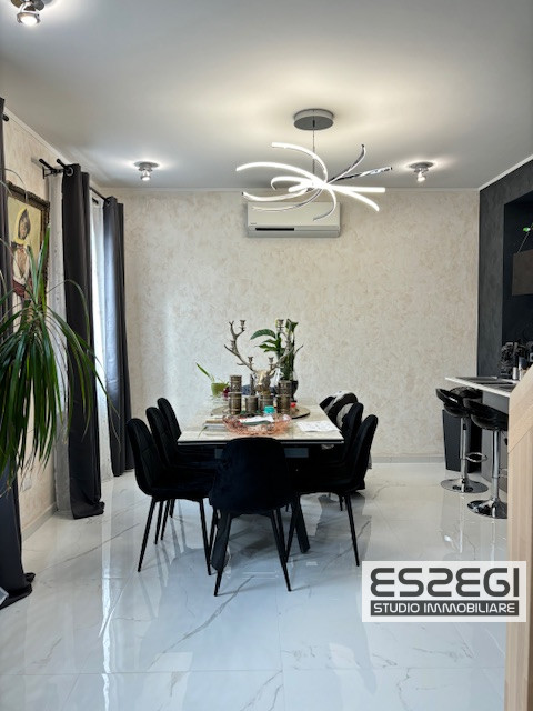 Fossò proponiamo in vendita casa singola terratetto elegante e moderna, situata nel centro del pa...