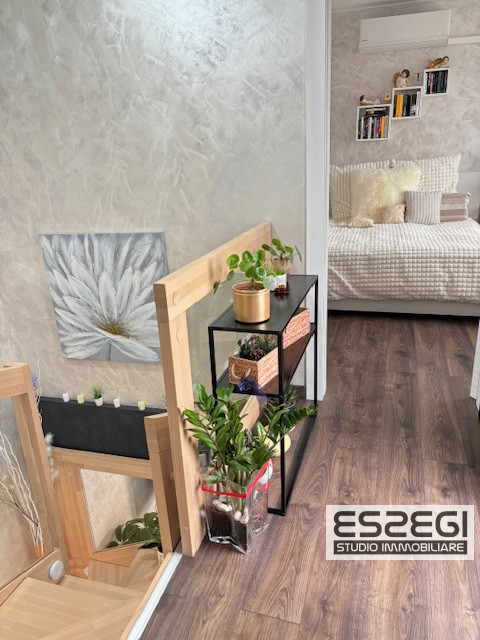 Fossò proponiamo in vendita casa singola terratetto elegante e moderna, situata nel centro del pa...