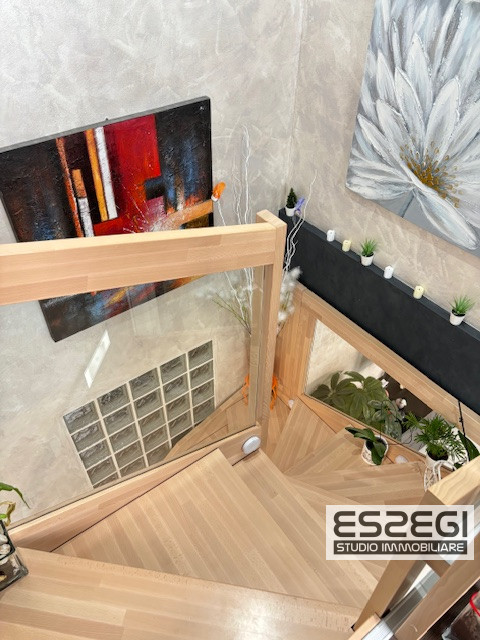 Fossò proponiamo in vendita casa singola terratetto elegante e moderna, situata nel centro del pa...