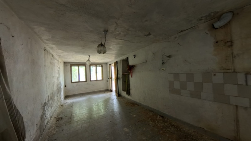 Nel cuore di Galzignano, dove la quiete della collina incontra la comodità del centro, sorge ques...