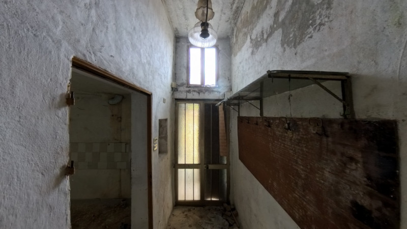 Nel cuore di Galzignano, dove la quiete della collina incontra la comodità del centro, sorge ques...