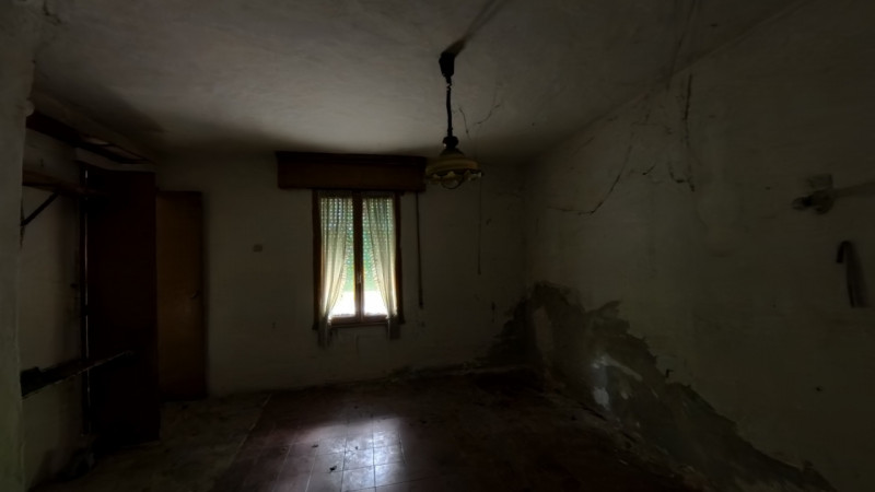 Nel cuore di Galzignano, dove la quiete della collina incontra la comodità del centro, sorge ques...