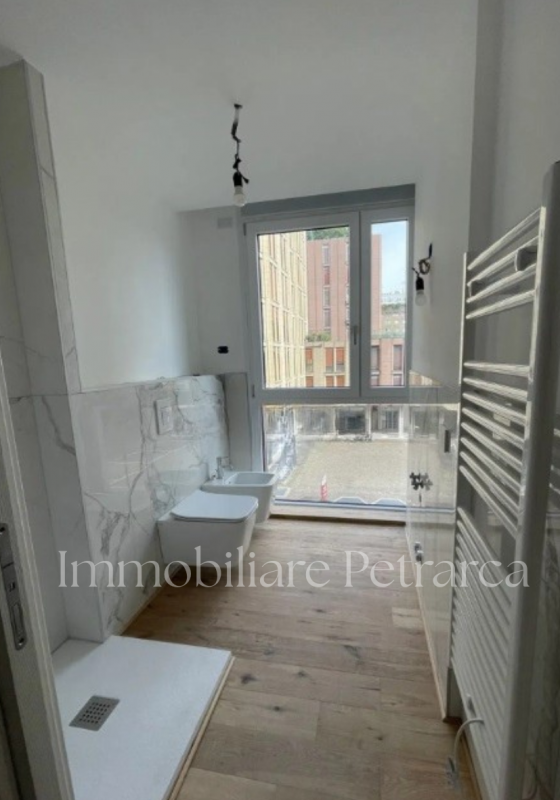 In uno stabile signorile è disponibile un bellissimo appartamento, ristrutturato di recente, con ...