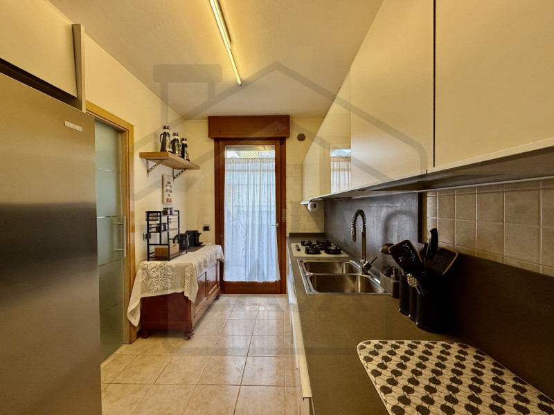 PADOVA - In zona residenziale tranquilla e comoda ai servizi, nel quartiere Guizza, proponiamo in...