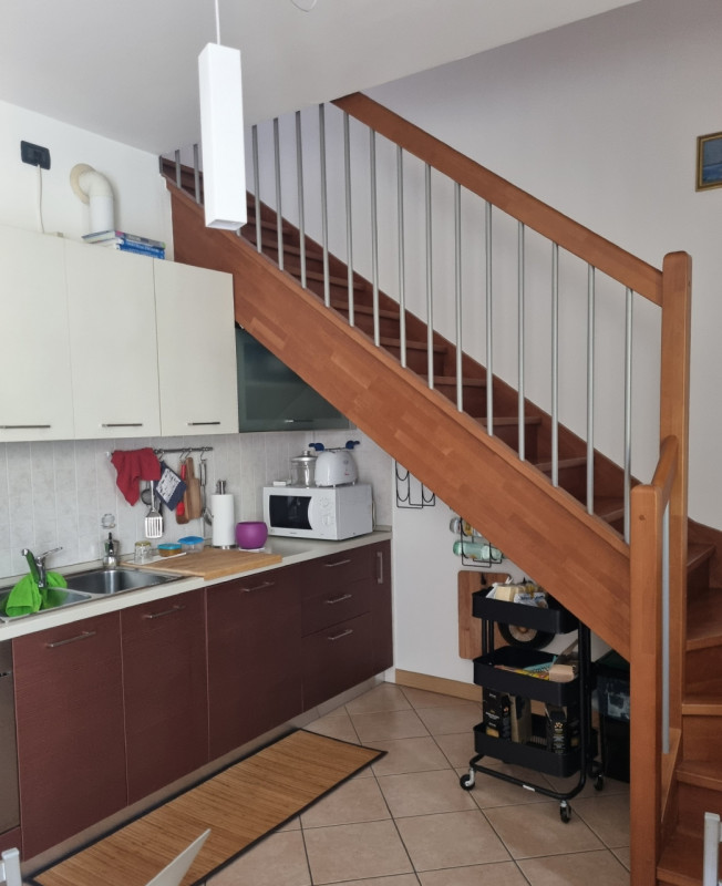 Proponiamo in vendita, esclusivamente presso la nostra Agenzia, un affascinante appartamento dupl...