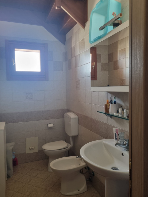 Proponiamo in vendita, esclusivamente presso la nostra Agenzia, un affascinante appartamento dupl...