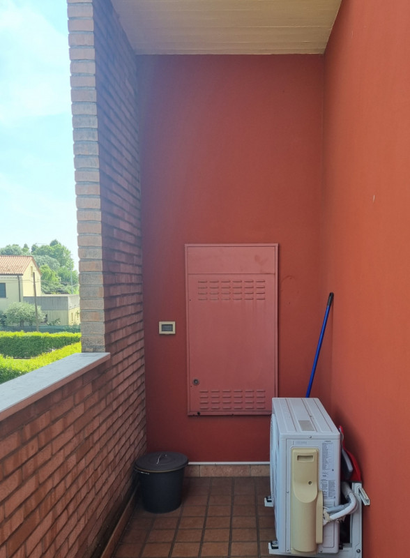 Proponiamo in vendita, esclusivamente presso la nostra Agenzia, un affascinante appartamento dupl...