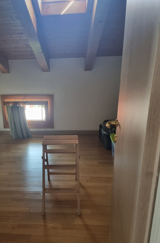 Proponiamo in vendita, esclusivamente presso la nostra Agenzia, un affascinante appartamento dupl...