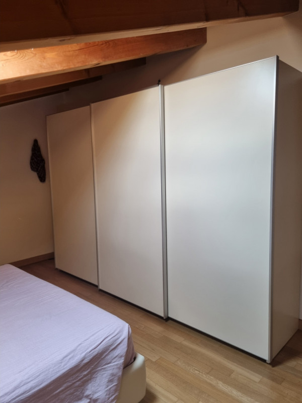 Proponiamo in vendita, esclusivamente presso la nostra Agenzia, un affascinante appartamento dupl...