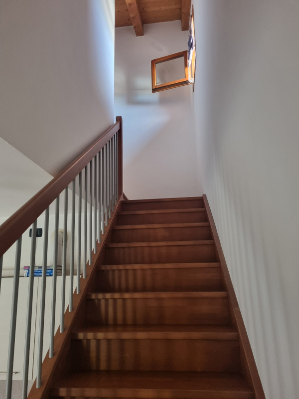 Proponiamo in vendita, esclusivamente presso la nostra Agenzia, un affascinante appartamento dupl...