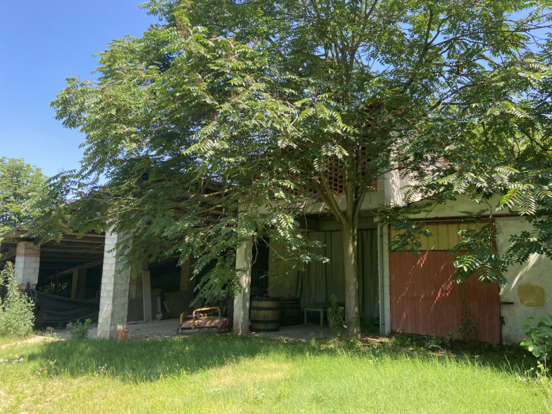 Proponiamo in vendita un lotto di terreno edificabile a destinazione residenziale, situato nella ...