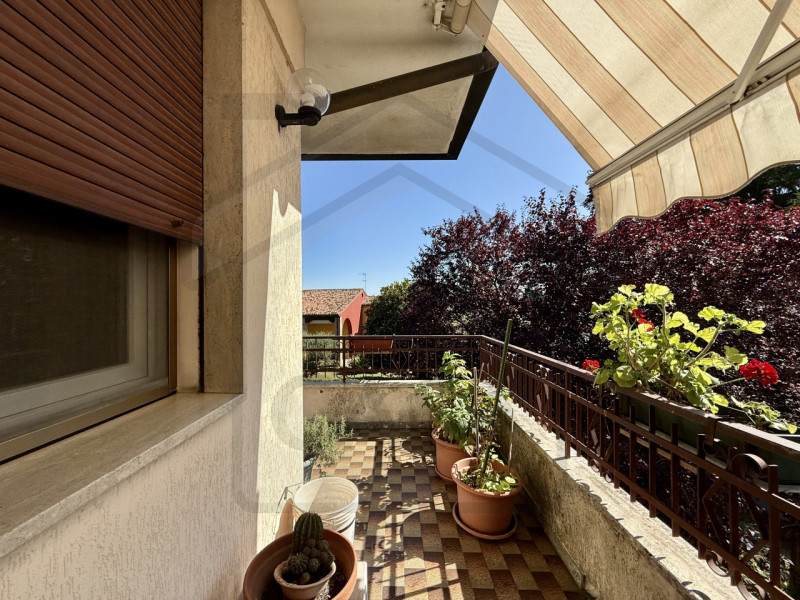 ABANO TERME - In una tranquilla zona di Abano Terme, proponiamo in vendita una porzione di bifami...